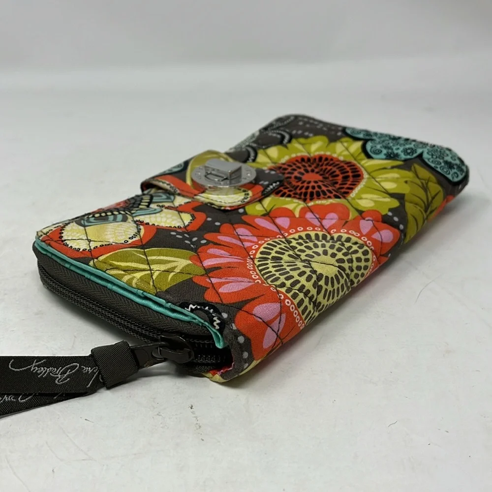 VERA BRADLEY FLOWER SHOWER LARGE QUILTED TWIST LOCK AND ZIP AROUND WALLET - Picture 4 of 16